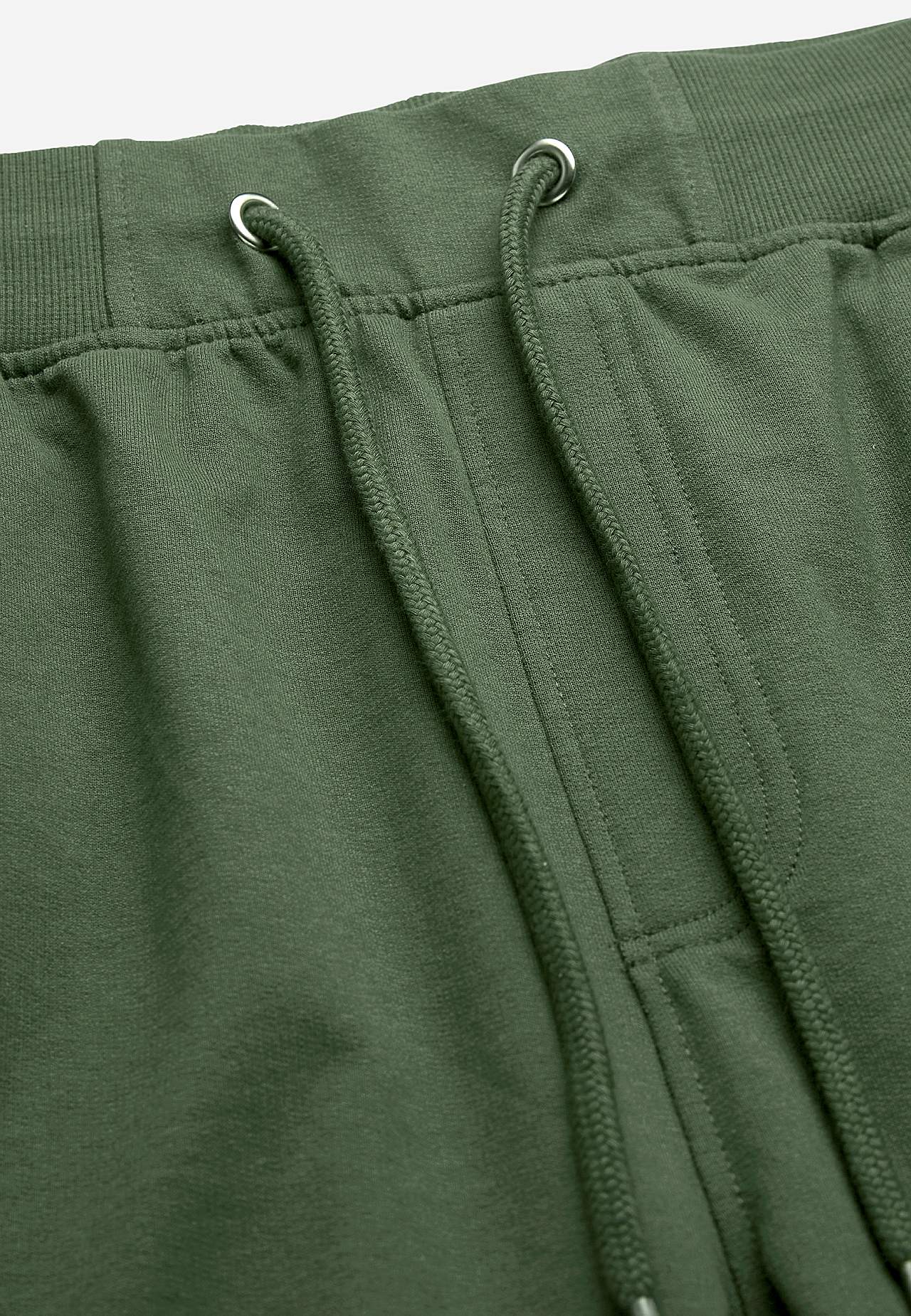 Verryttelyshortsit rennolla istuvuudella