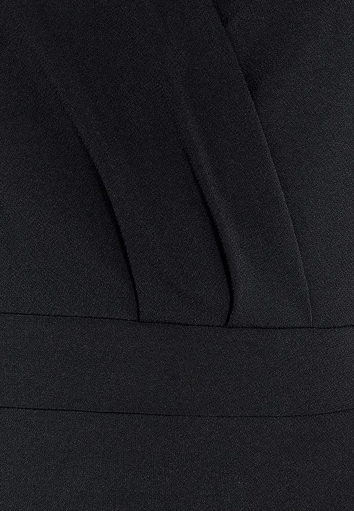 Yksivärinen trikoomekko