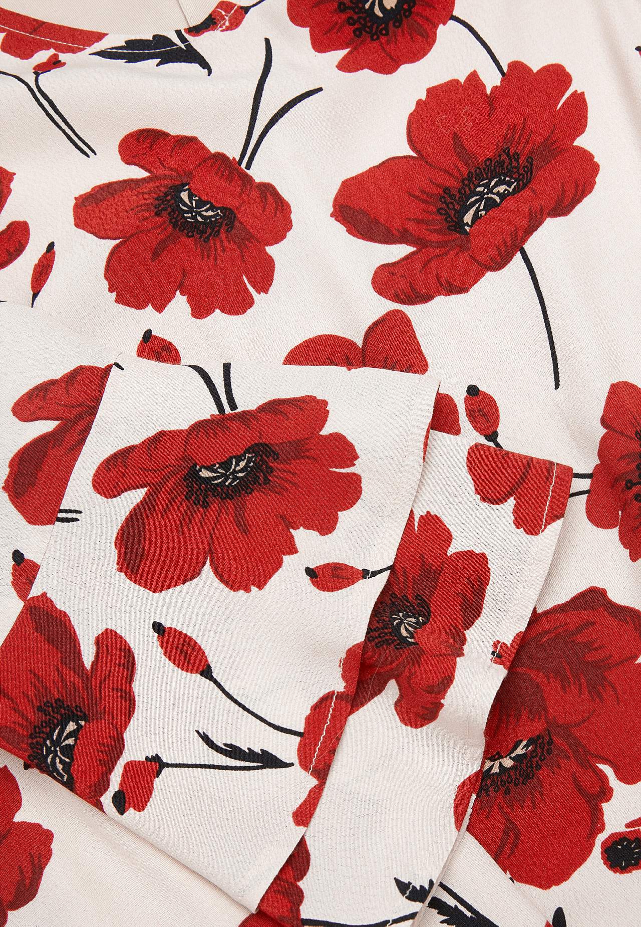 Röyhelöhihainen kerrostettu mekko