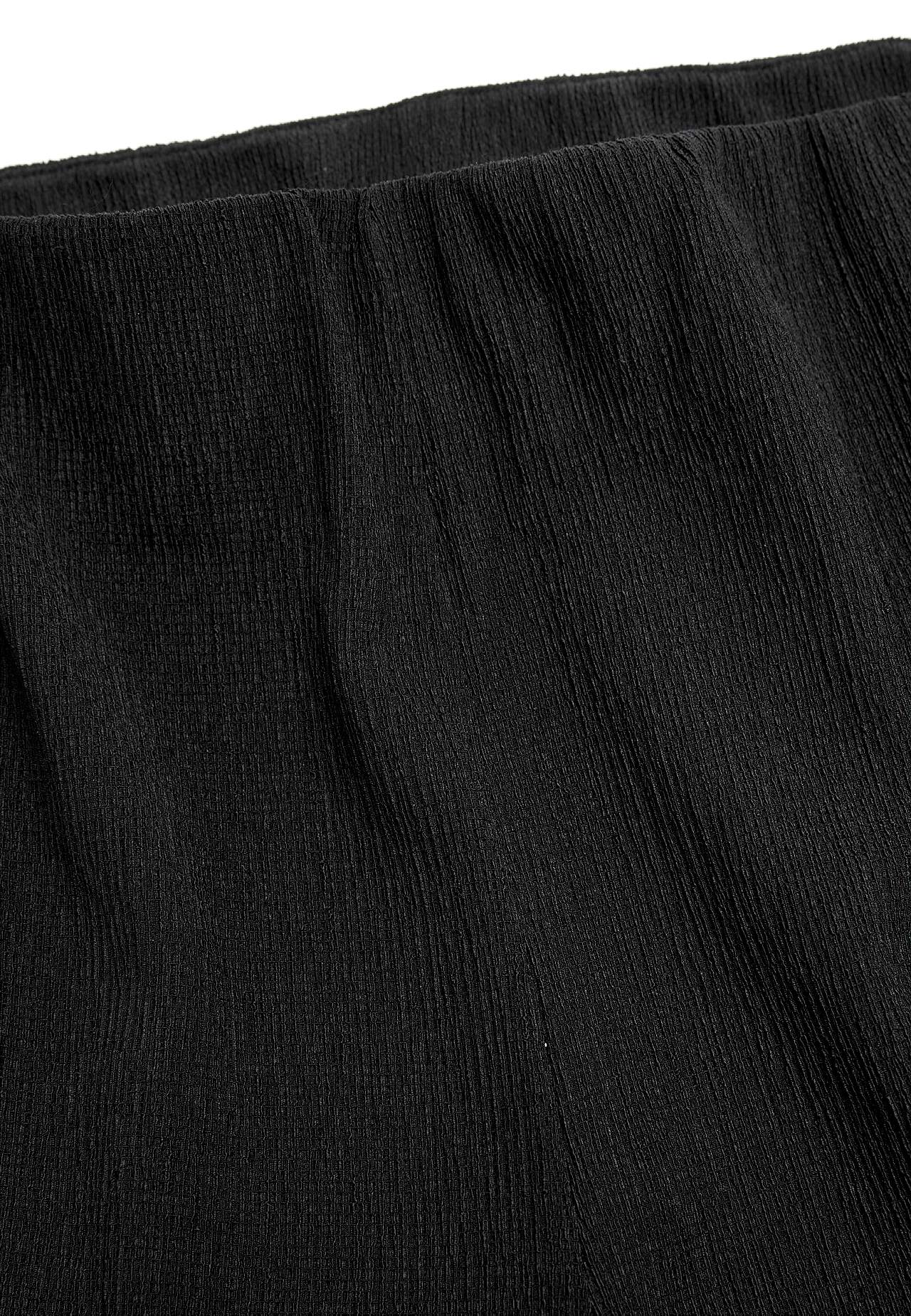 Trikoohousut rakennekuviolla