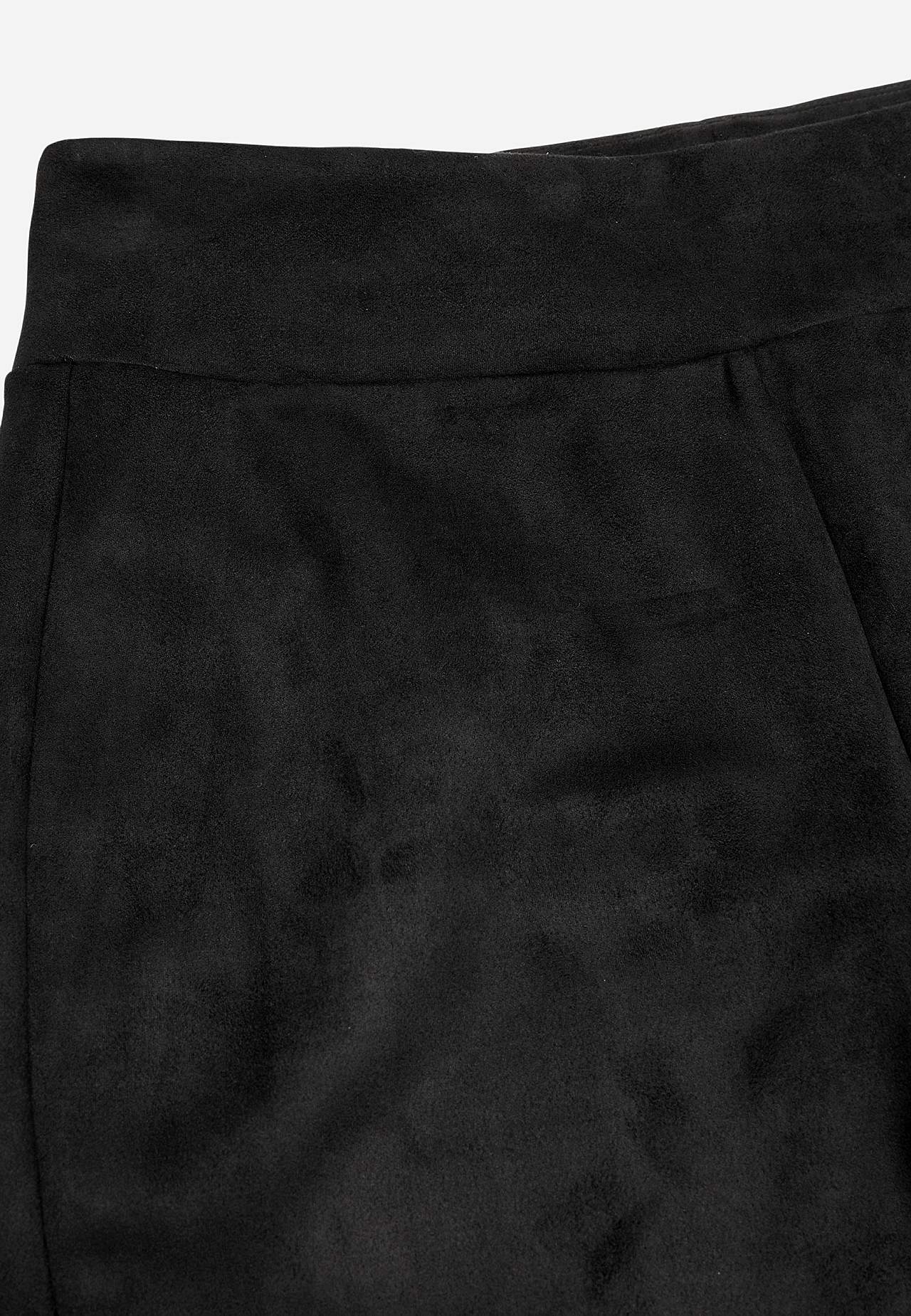 Leggingsit mokka-lookilla