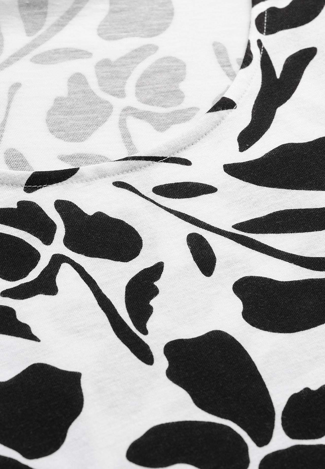 Trikootunika taskuilla