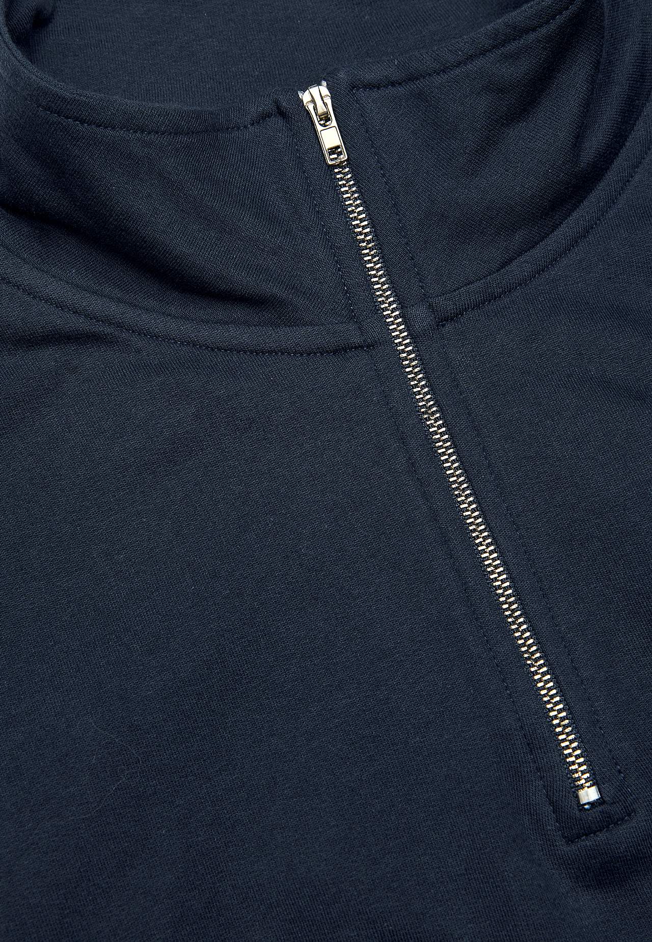 Collegepusero vetoketjulla