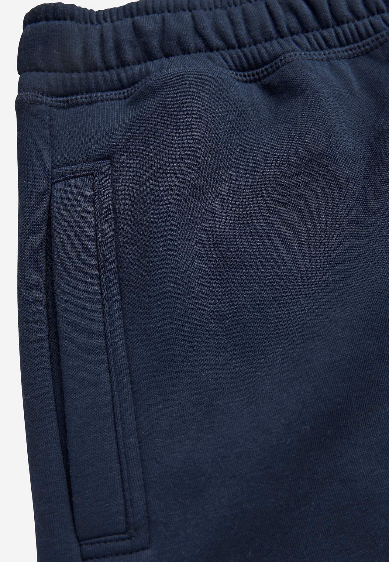 Mukavat verryttelyhousut takataskuilla