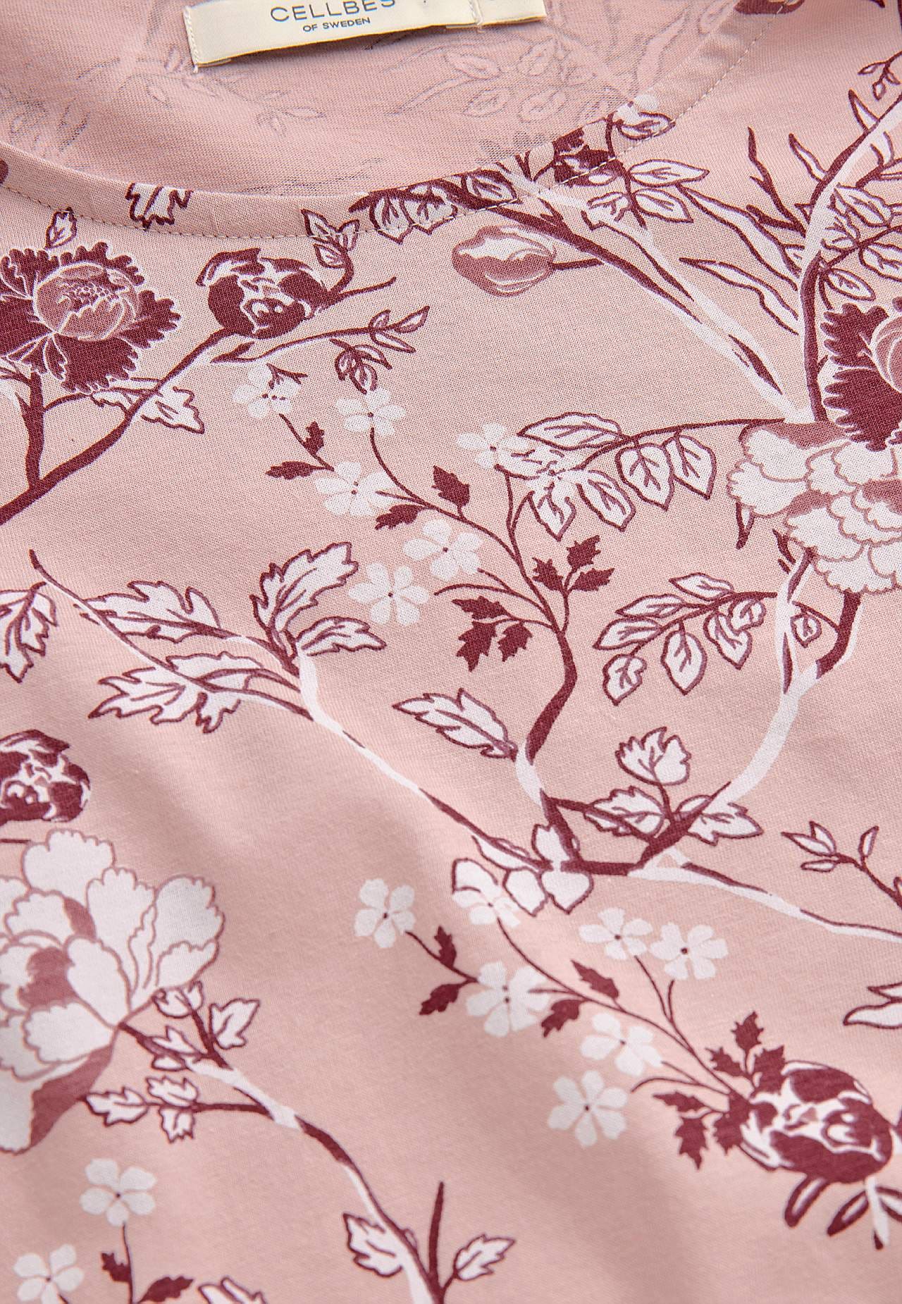 Kukallinen yömekko pitkillä hihoilla