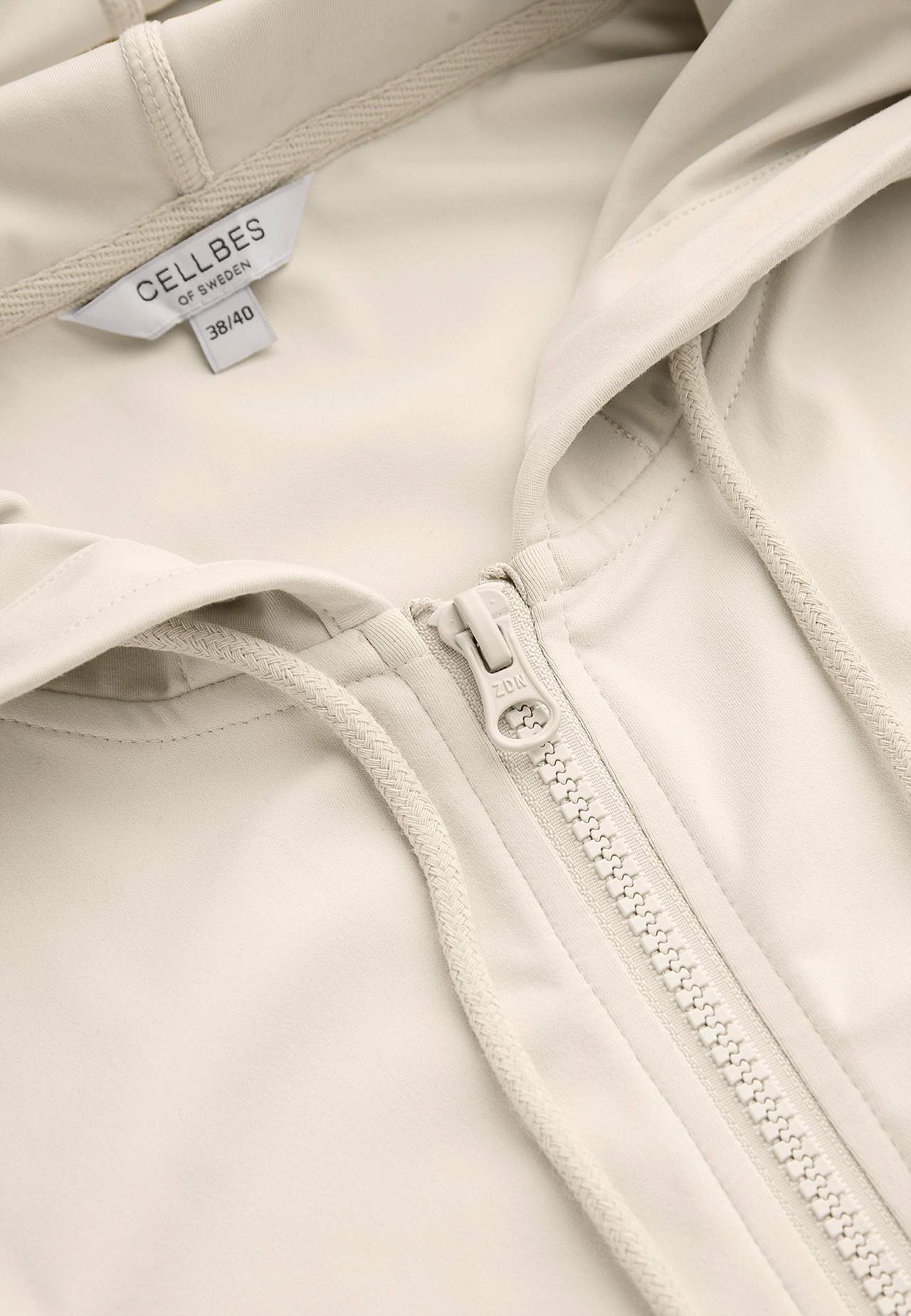 Monipuolinen takki hupulla Daria