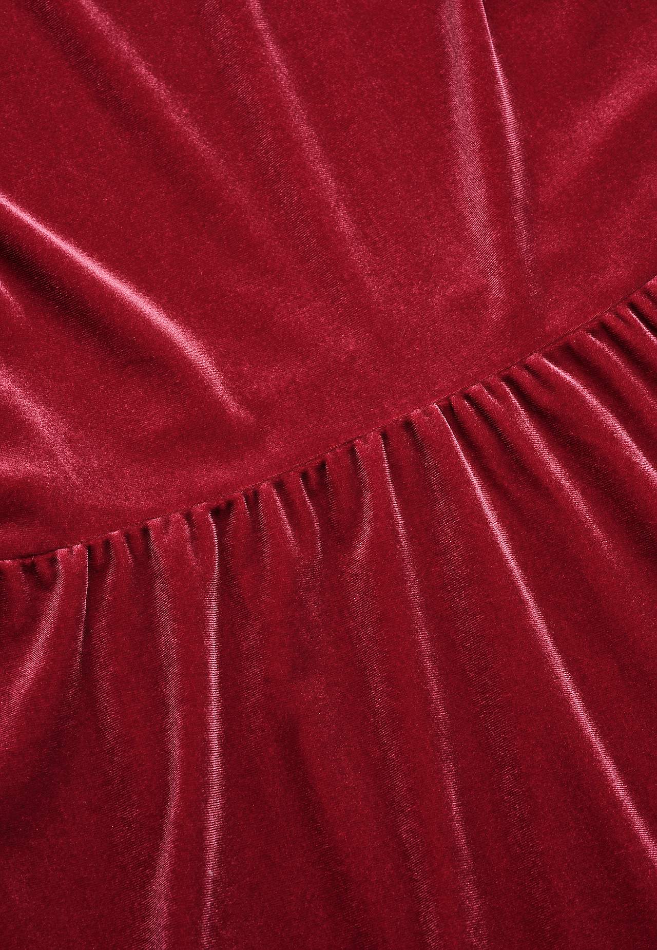 Samettimekko röyhelöillä