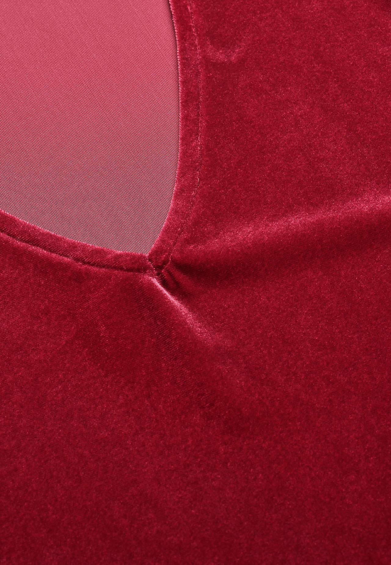 V-kaula-aukkoinen samettitoppi