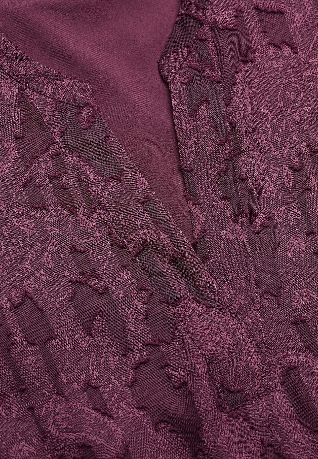 Jacquard-neuloksinen, läpikuultava mekko