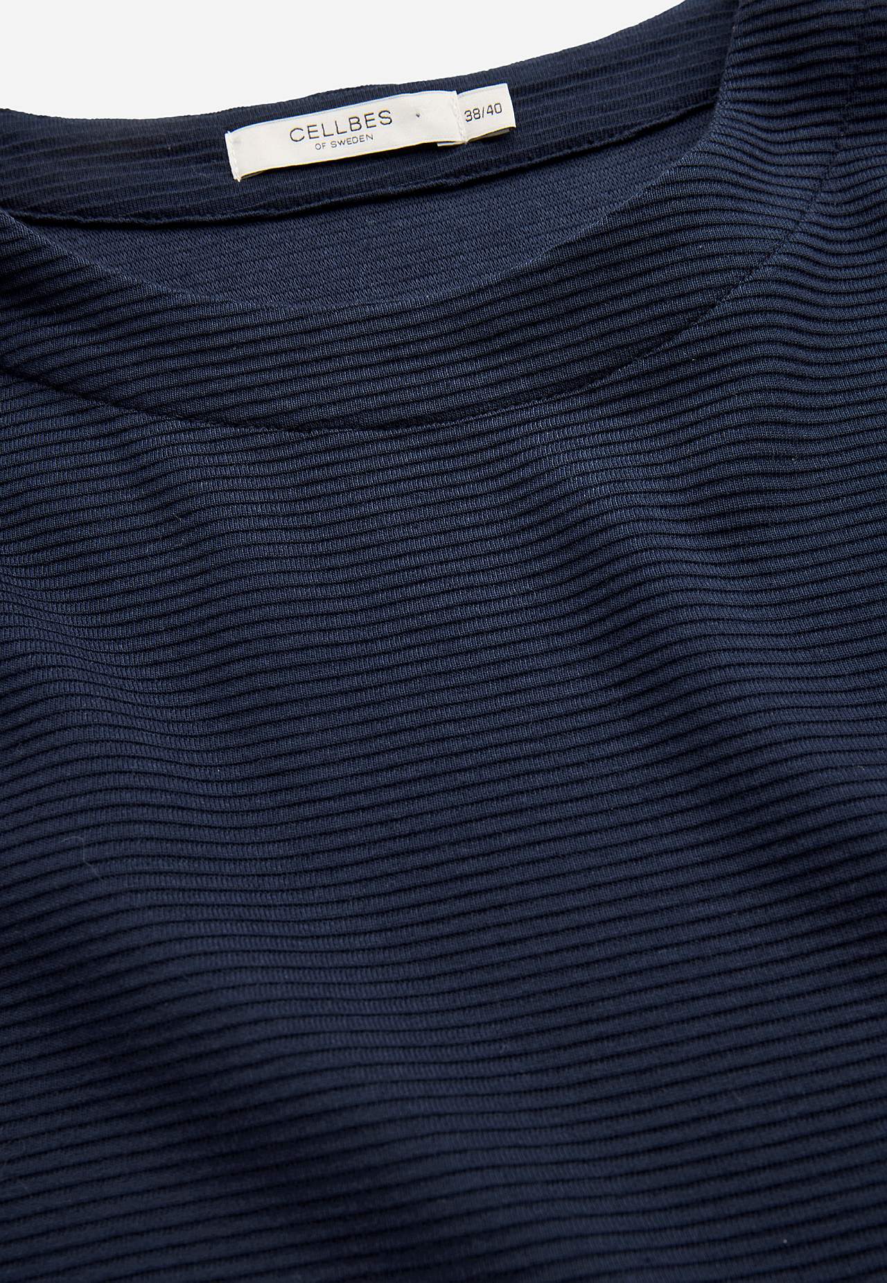 Trikootunika halkioilla