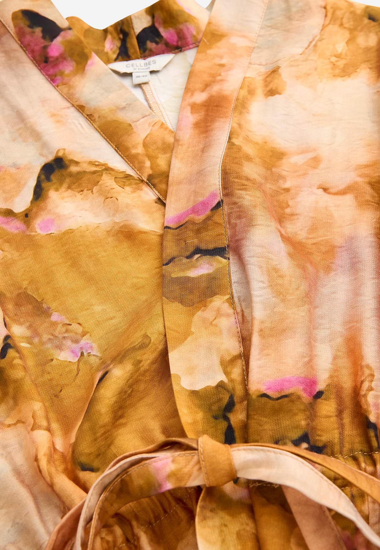 Kuvioitu, joustava kimonotakki