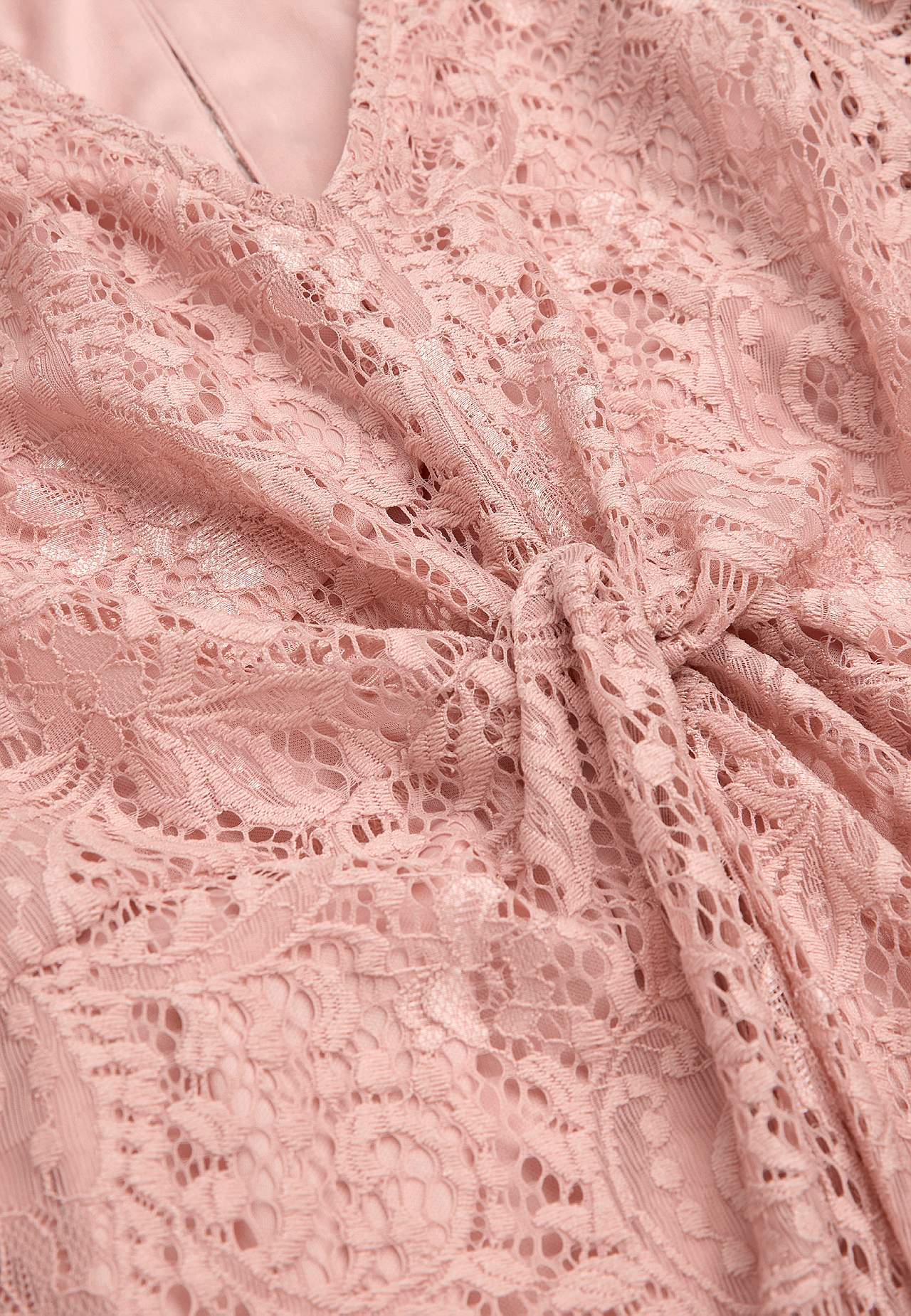 Pehmeä, joustava pitsimekko