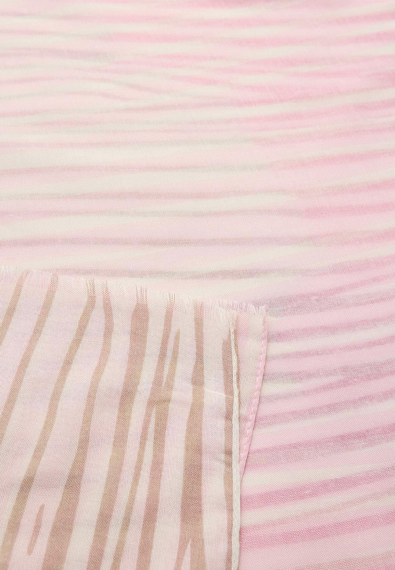 Pitkä, läpikuultava huivi raidoilla