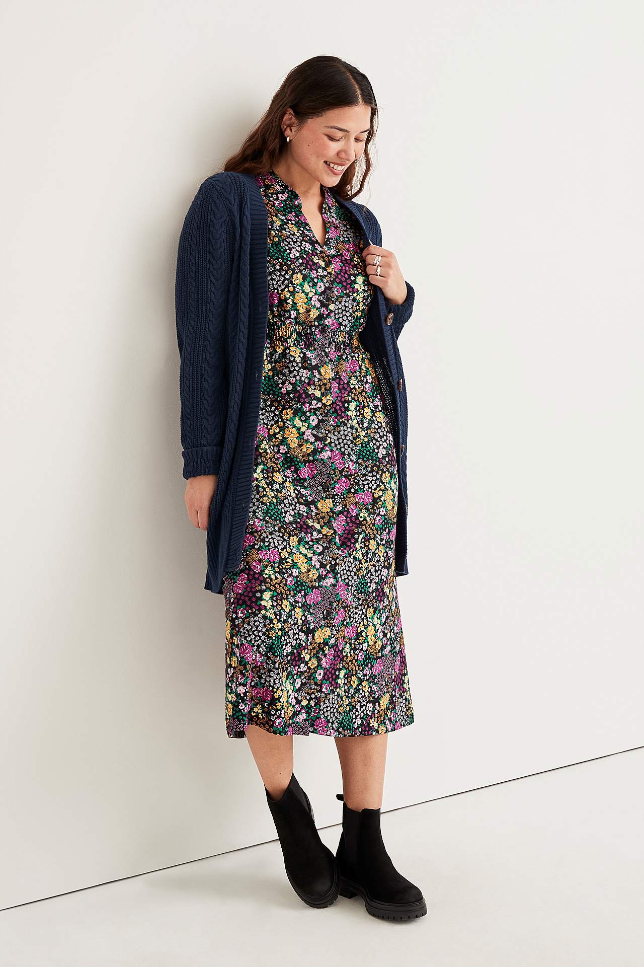 Kuviollinen trikoomekko