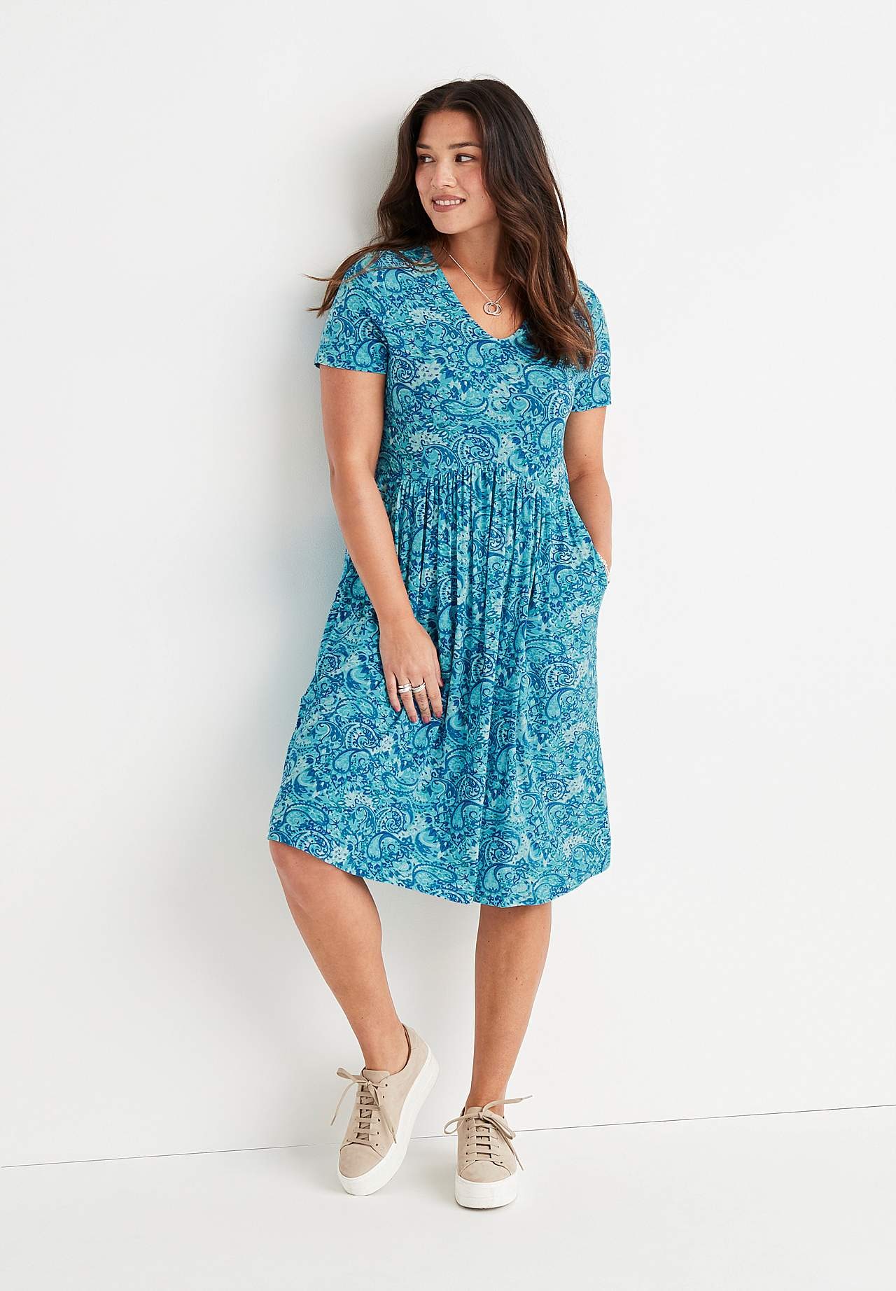 Kuviollinen trikoomekko