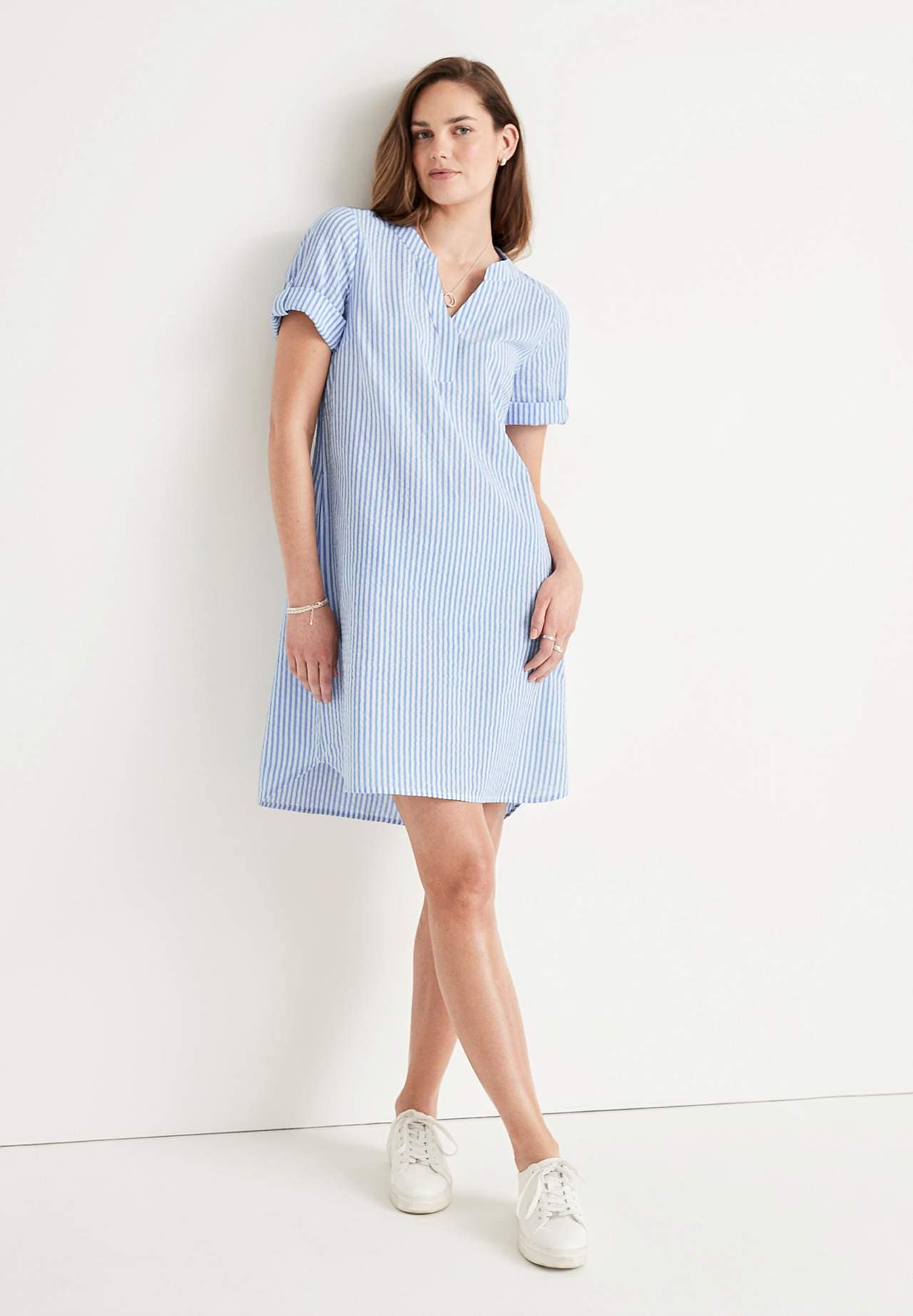 Raidallinen mekko seersuckerista