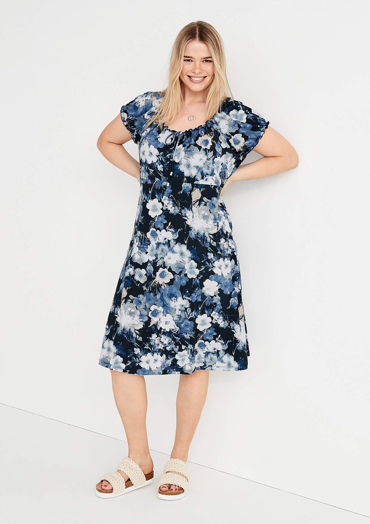 Kuviollinen off shoulder -mekko