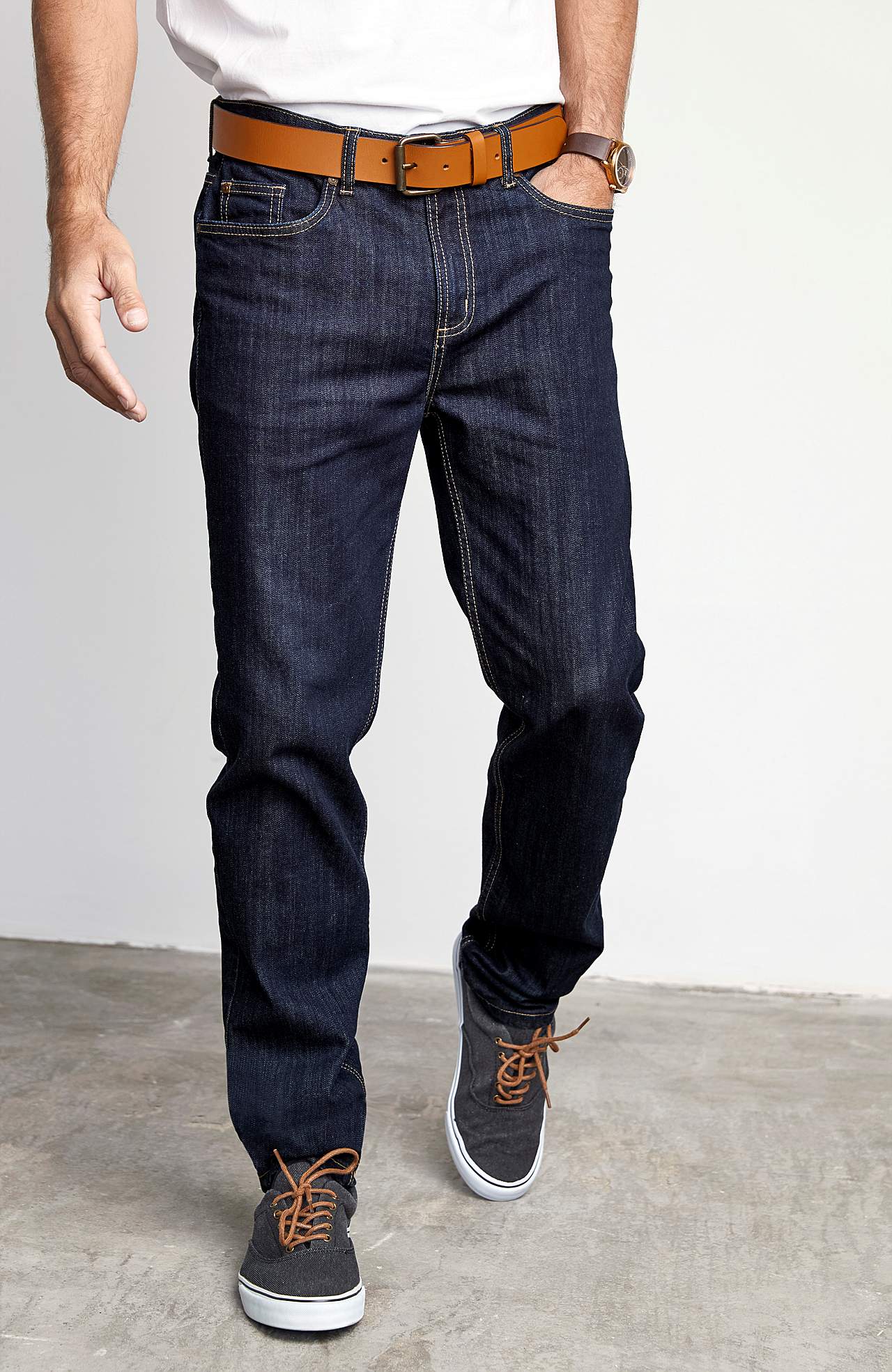 Suorat farkut joustolla