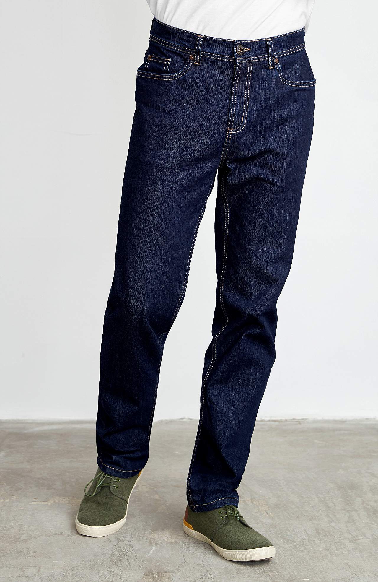 Suorat farkut joustolla