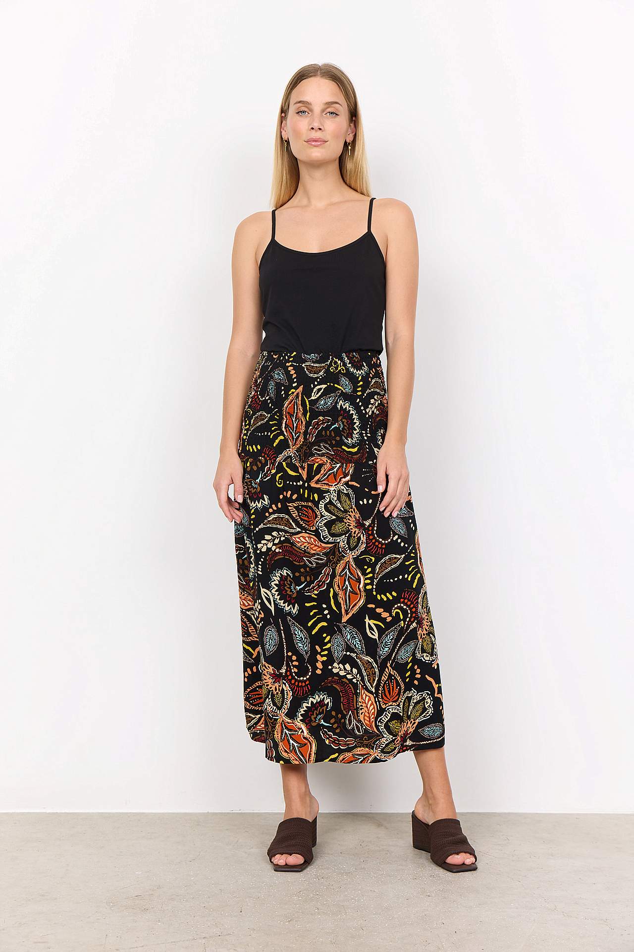 Hihaton mekko EcoVero™-viskoosista SC-Emine