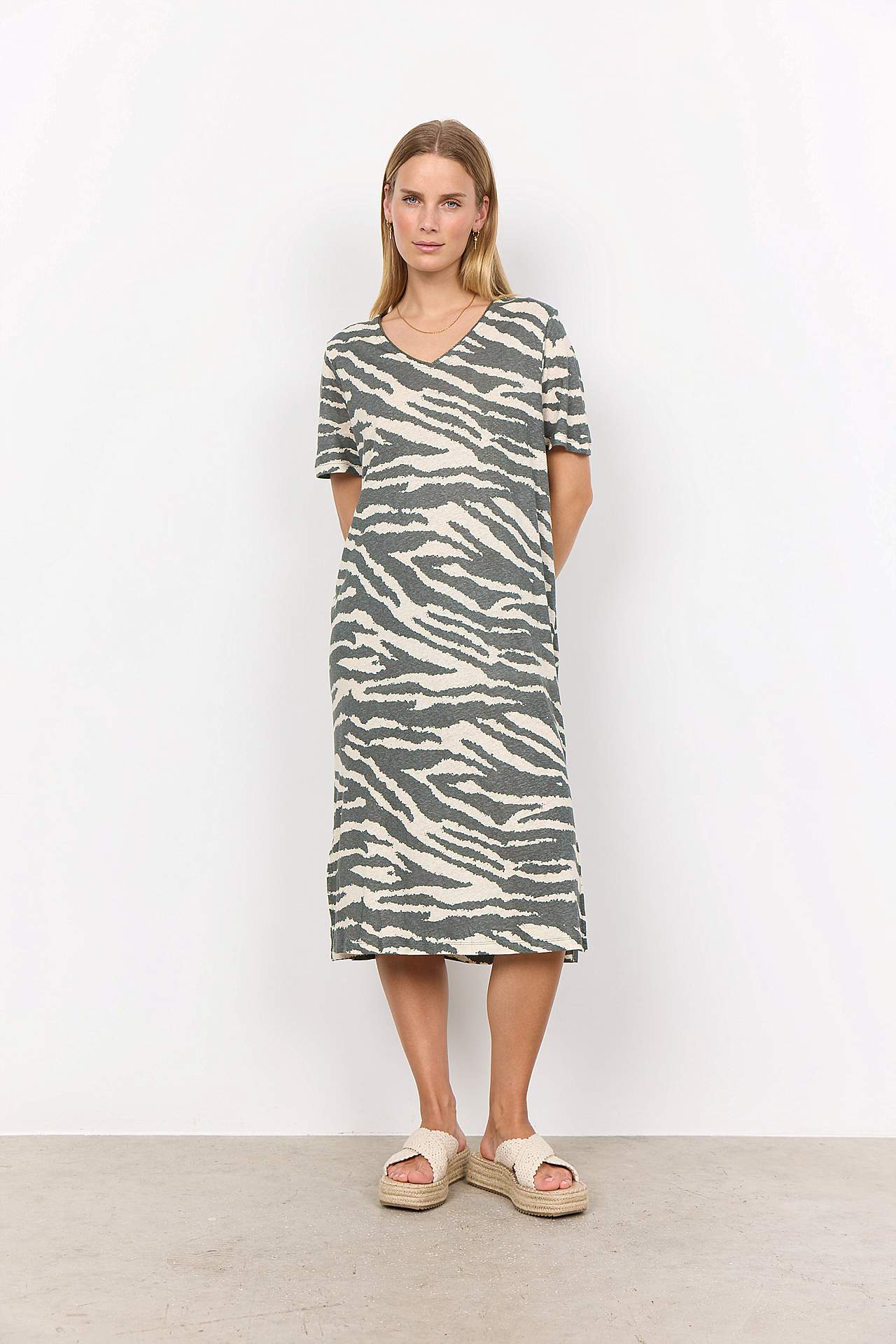 Kuvioitu mekko pellavasta ja Tencel®-kankaasta Lenise