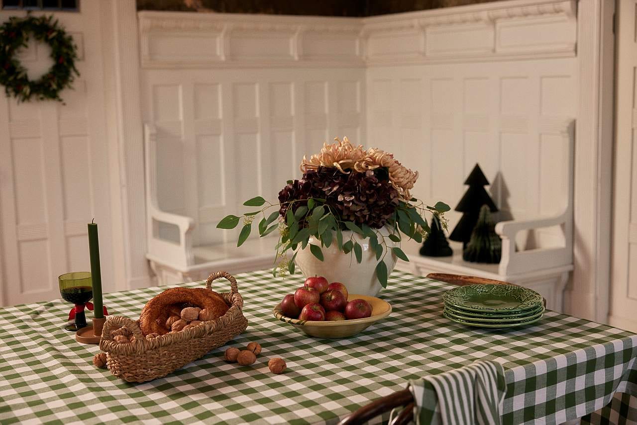 Kudottu, ruudullinen pöytäliina