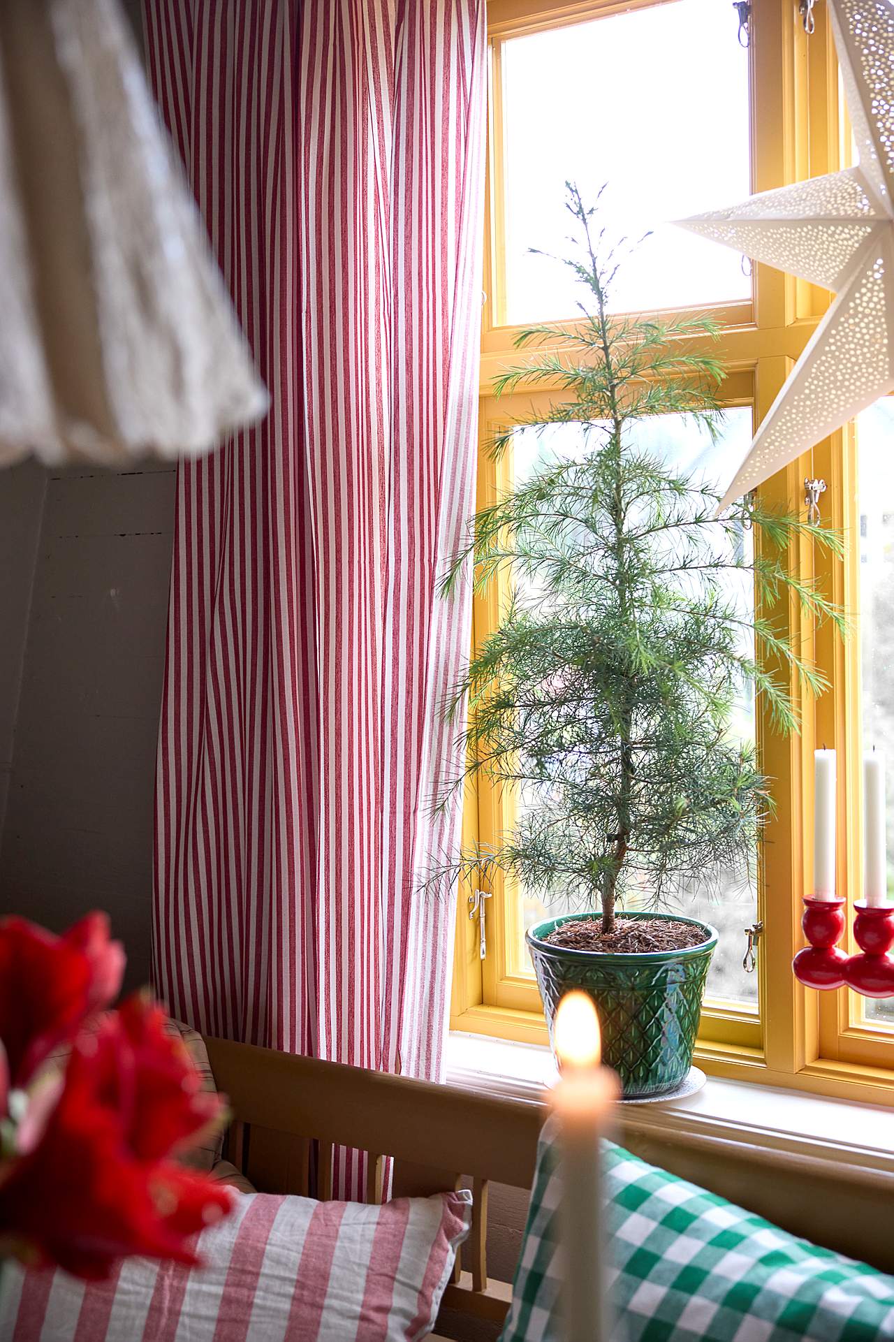 Kudotut, raidalliset verhopaneelit 2 kpl/pakkaus