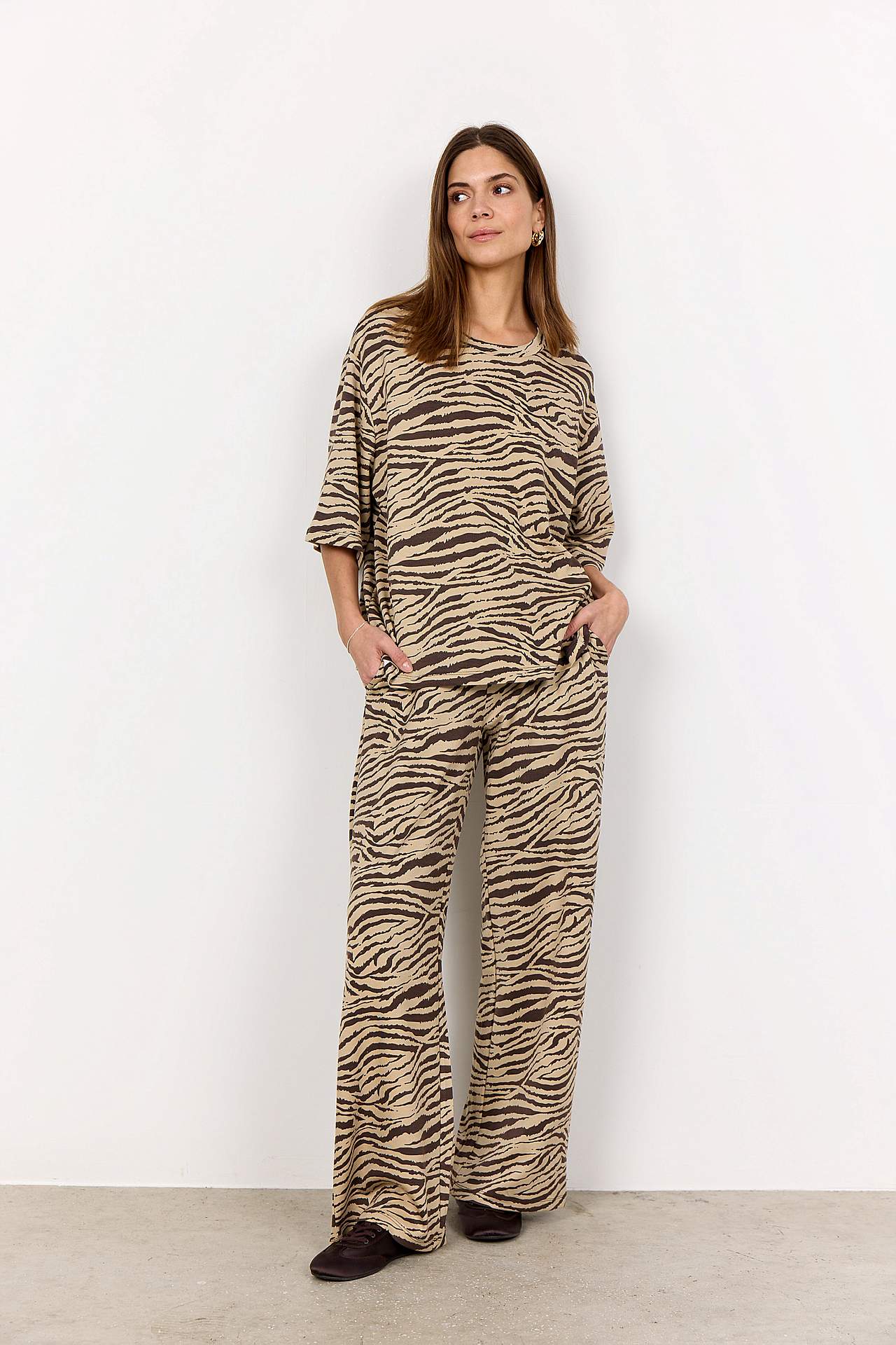 Hyvin pehmeä T-paita seeprakuviolla