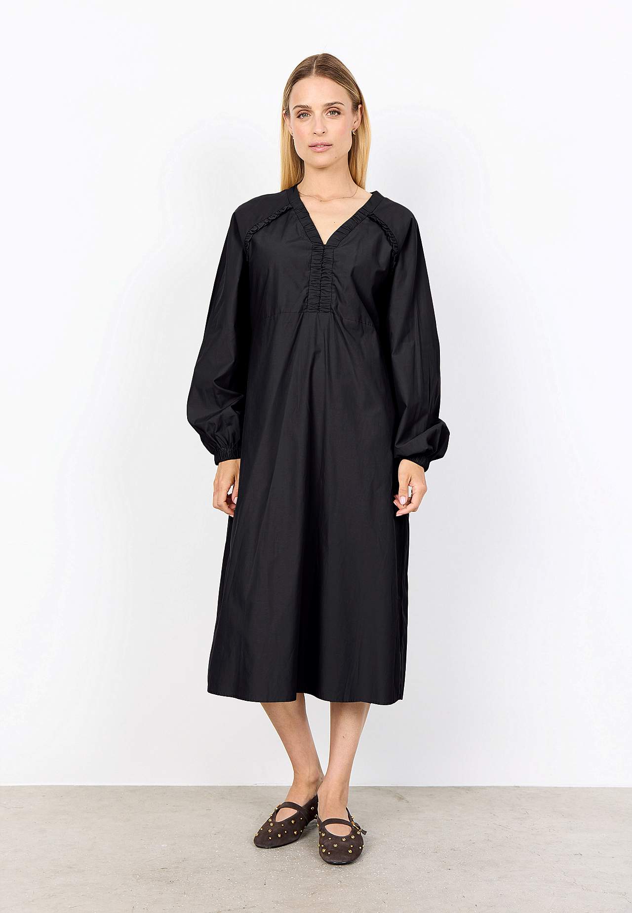 Kudottu mekko popliinista