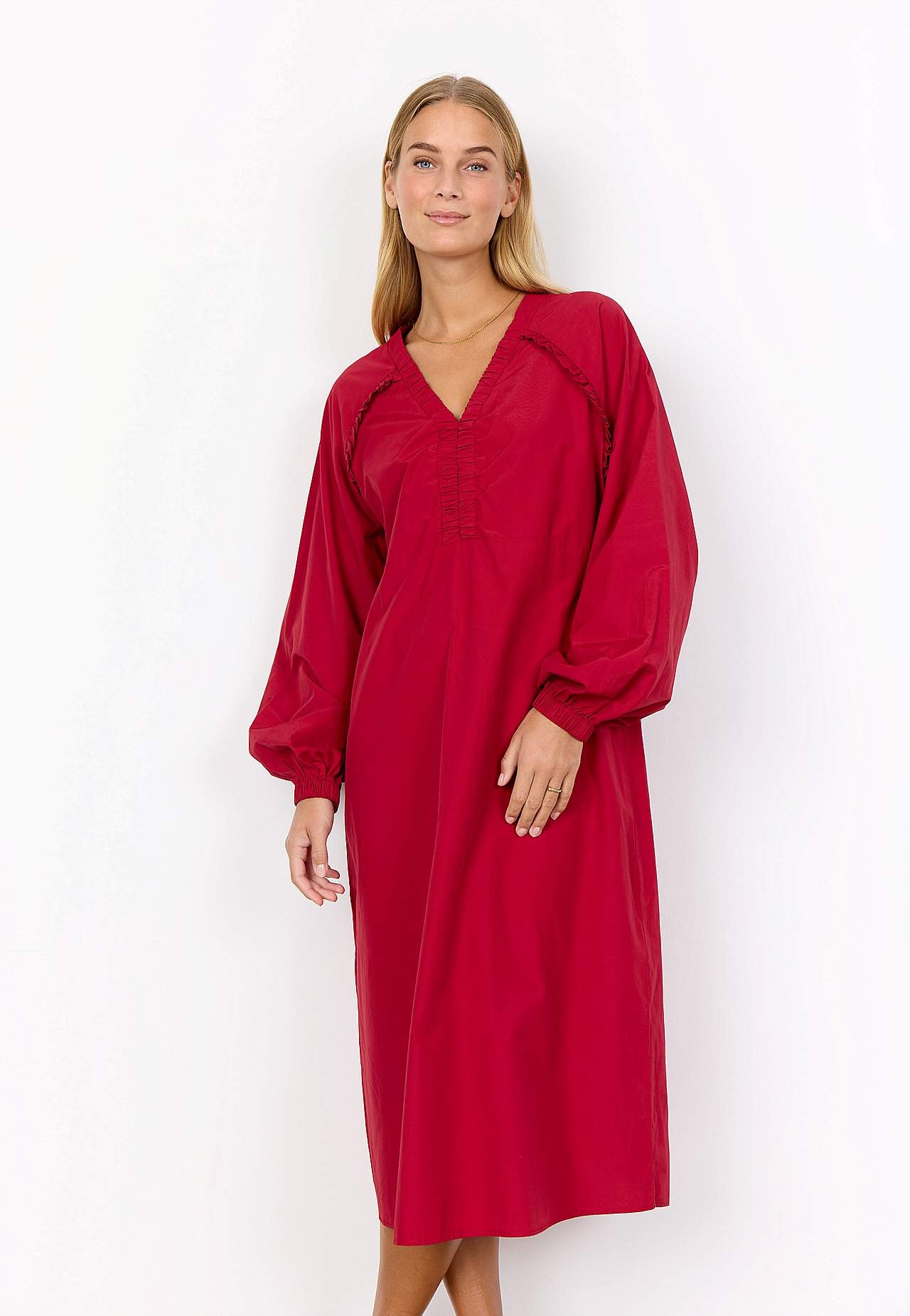 Kudottu mekko popliinista