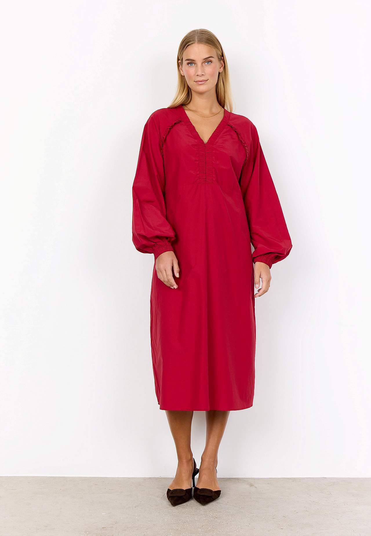 Kudottu mekko popliinista