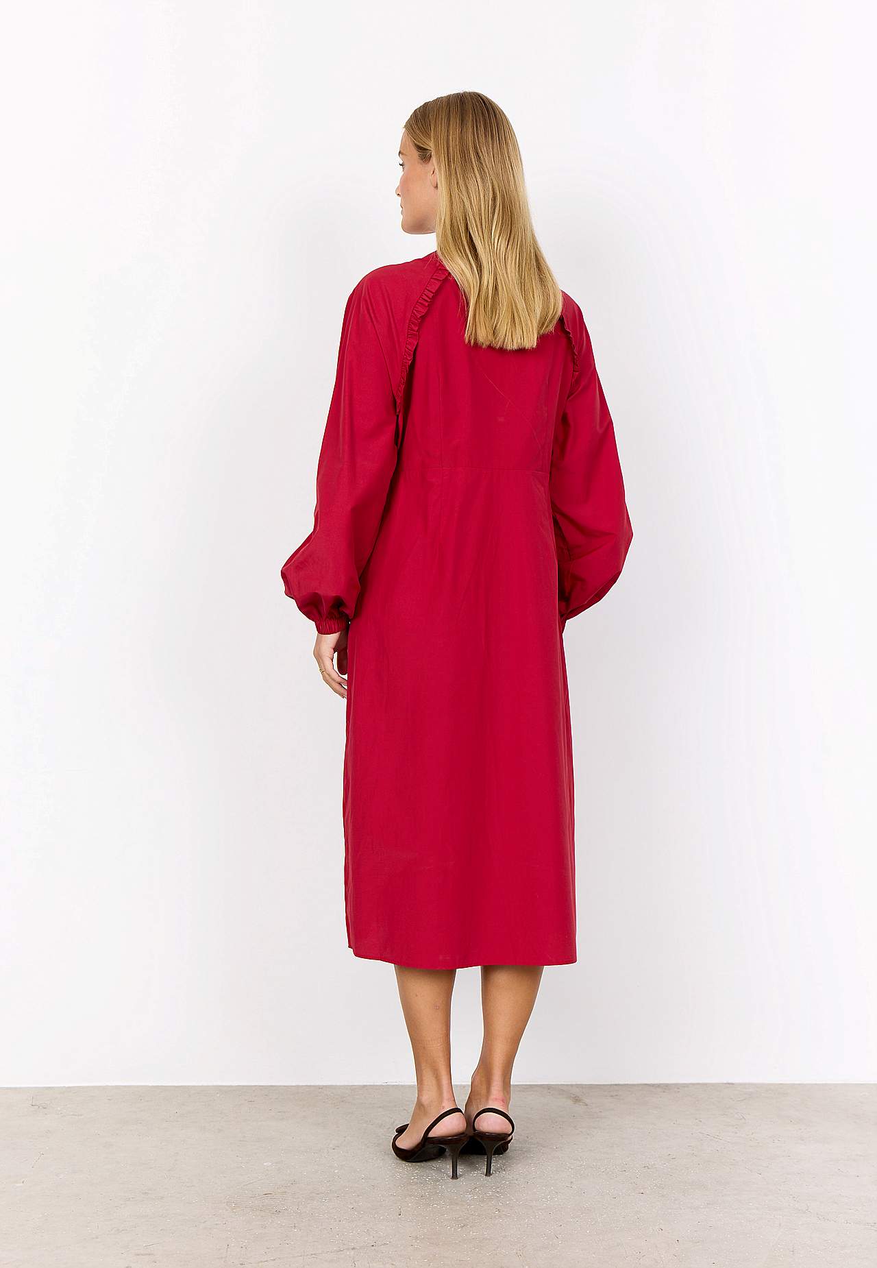 Kudottu mekko popliinista