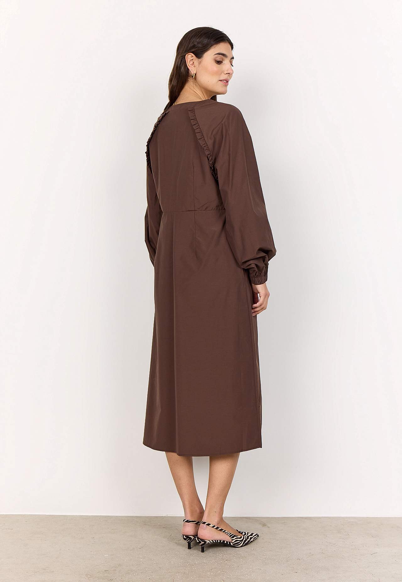 Kudottu mekko popliinista