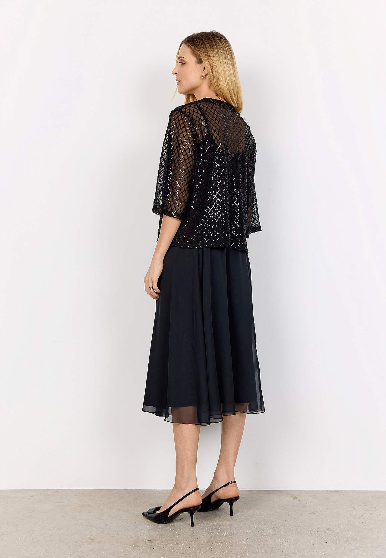 Tyylikäs sisätakki paljeteilla