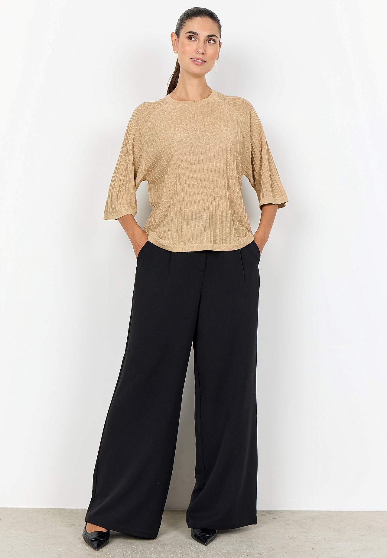 Tiheäsilmukkainen neule kimallelangoilla