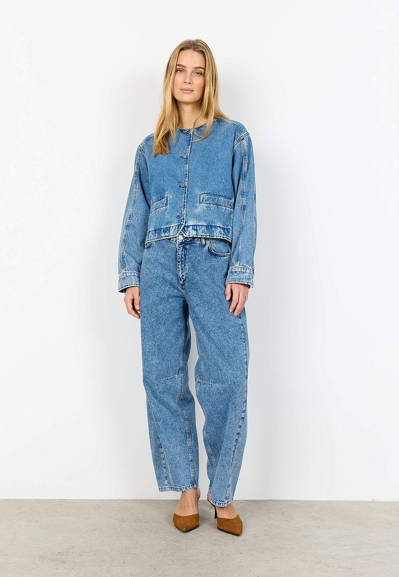 Farkkutakki pyöristetyllä pääntiellä