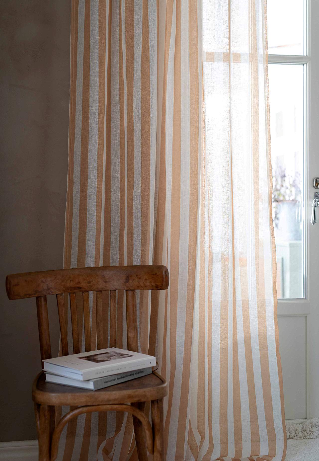 Läpikuultava monitoimiverho raidoilla 2 kpl/pakkaus