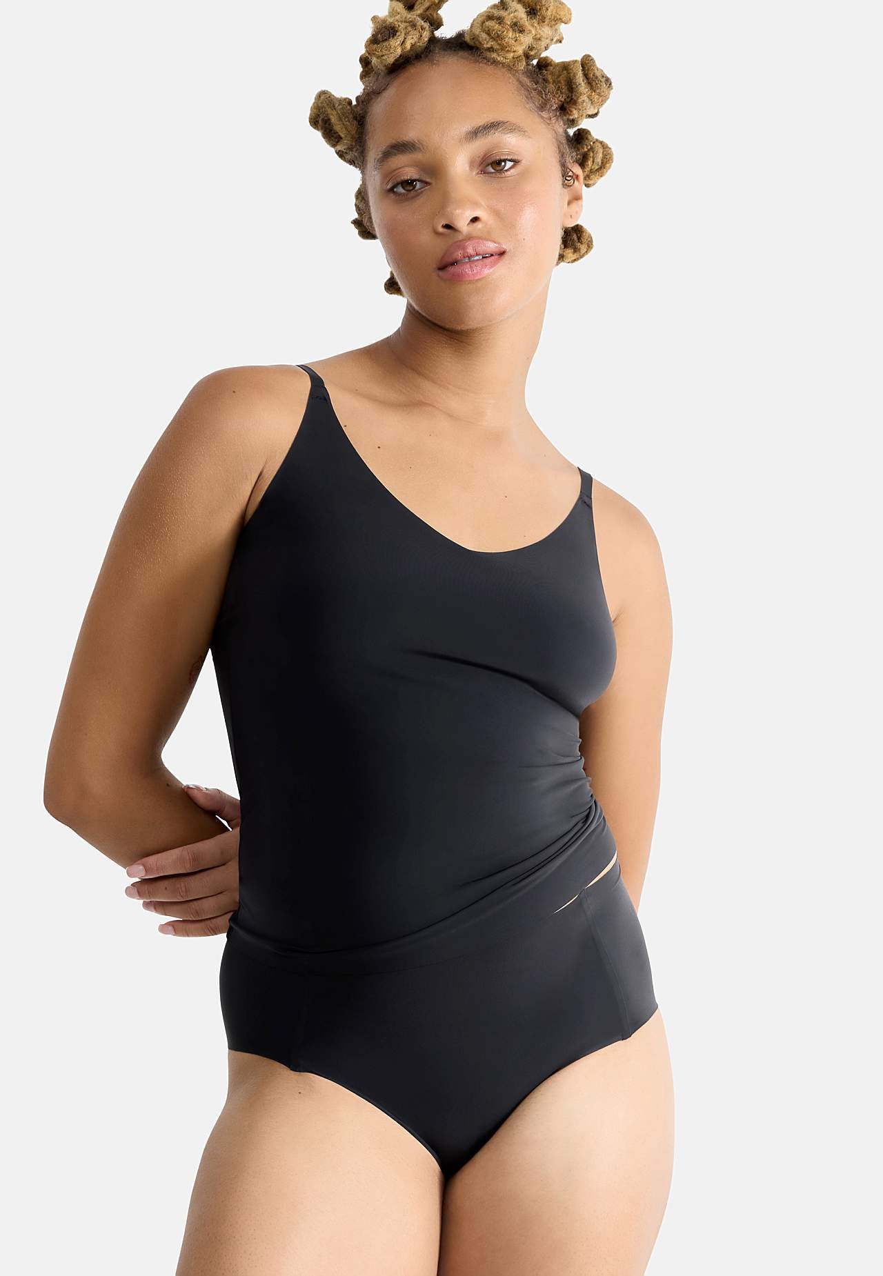 Saumaton toppi säädettävillä olkaremmeillä ZERO Feel 2.0 Spaghetti top