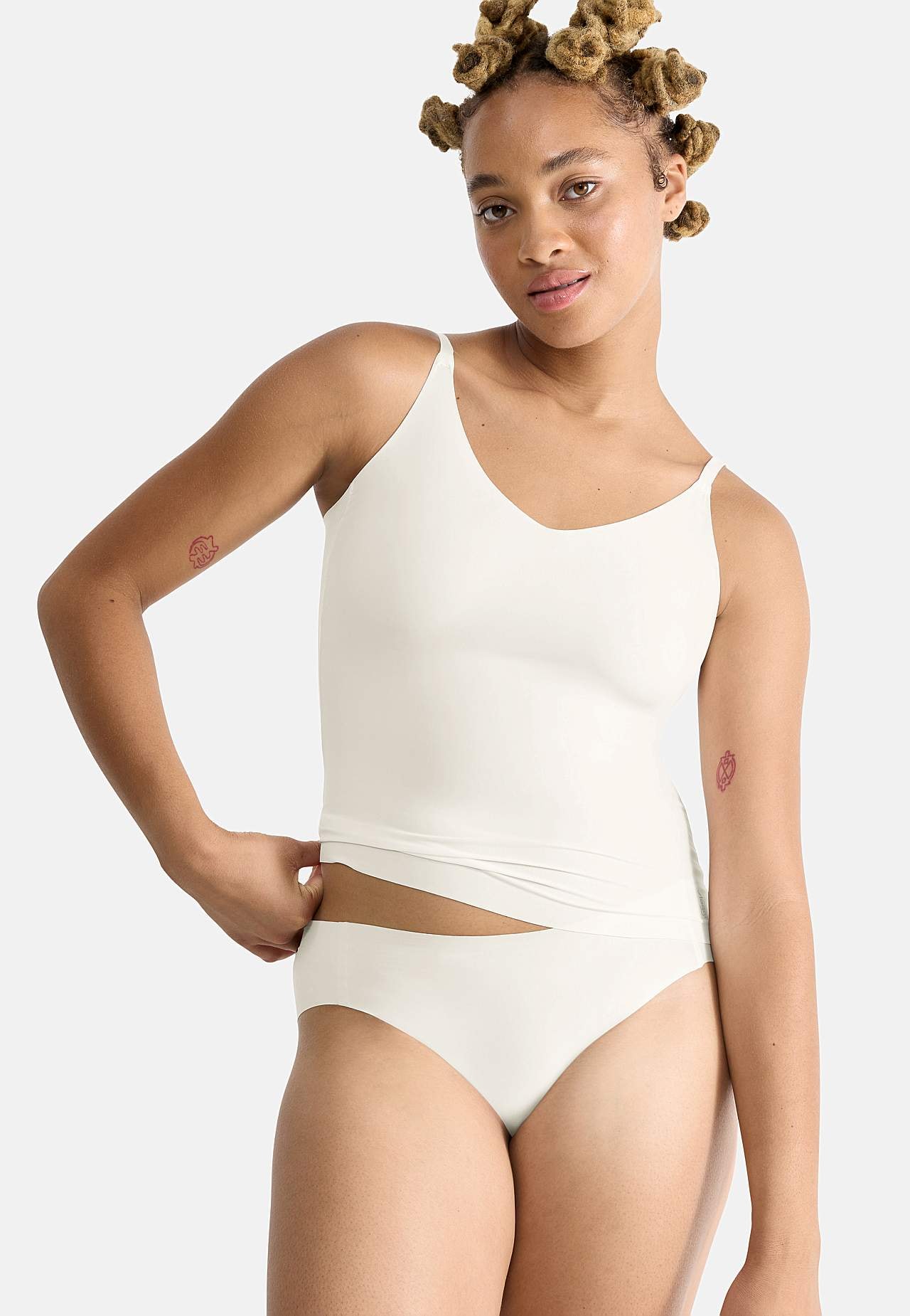 Saumaton toppi säädettävillä olkaremmeillä ZERO Feel 2.0 Spaghetti top