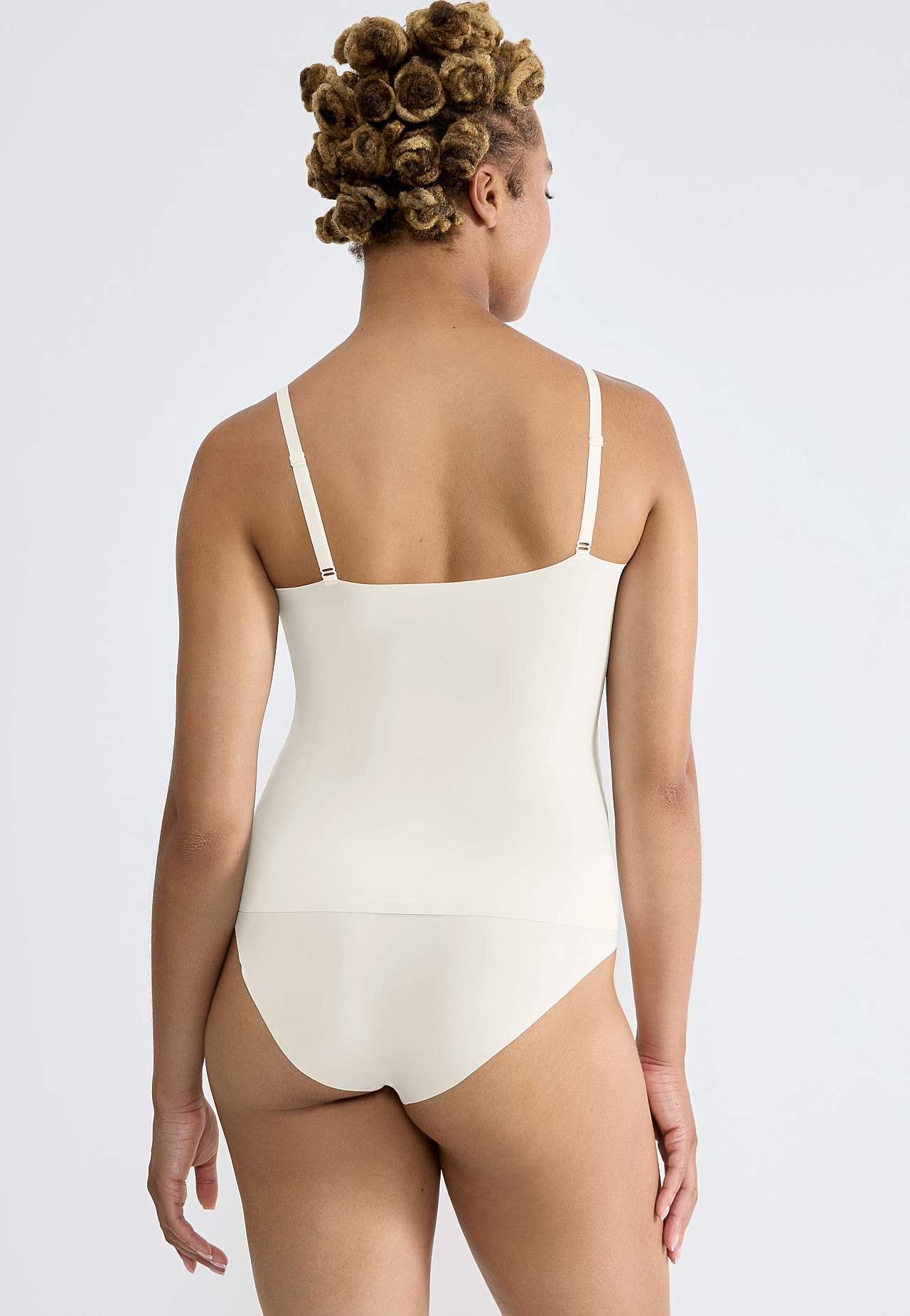 Saumaton toppi säädettävillä olkaremmeillä ZERO Feel 2.0 Spaghetti top