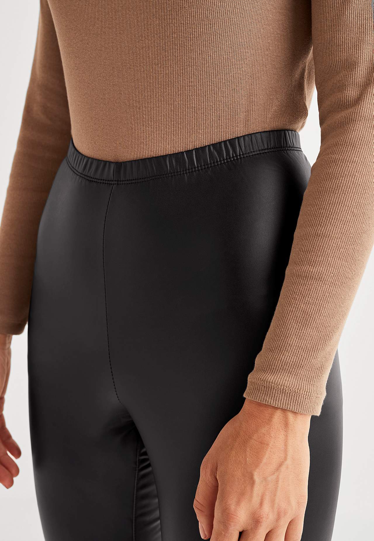 Pinnoitetut leggingsit