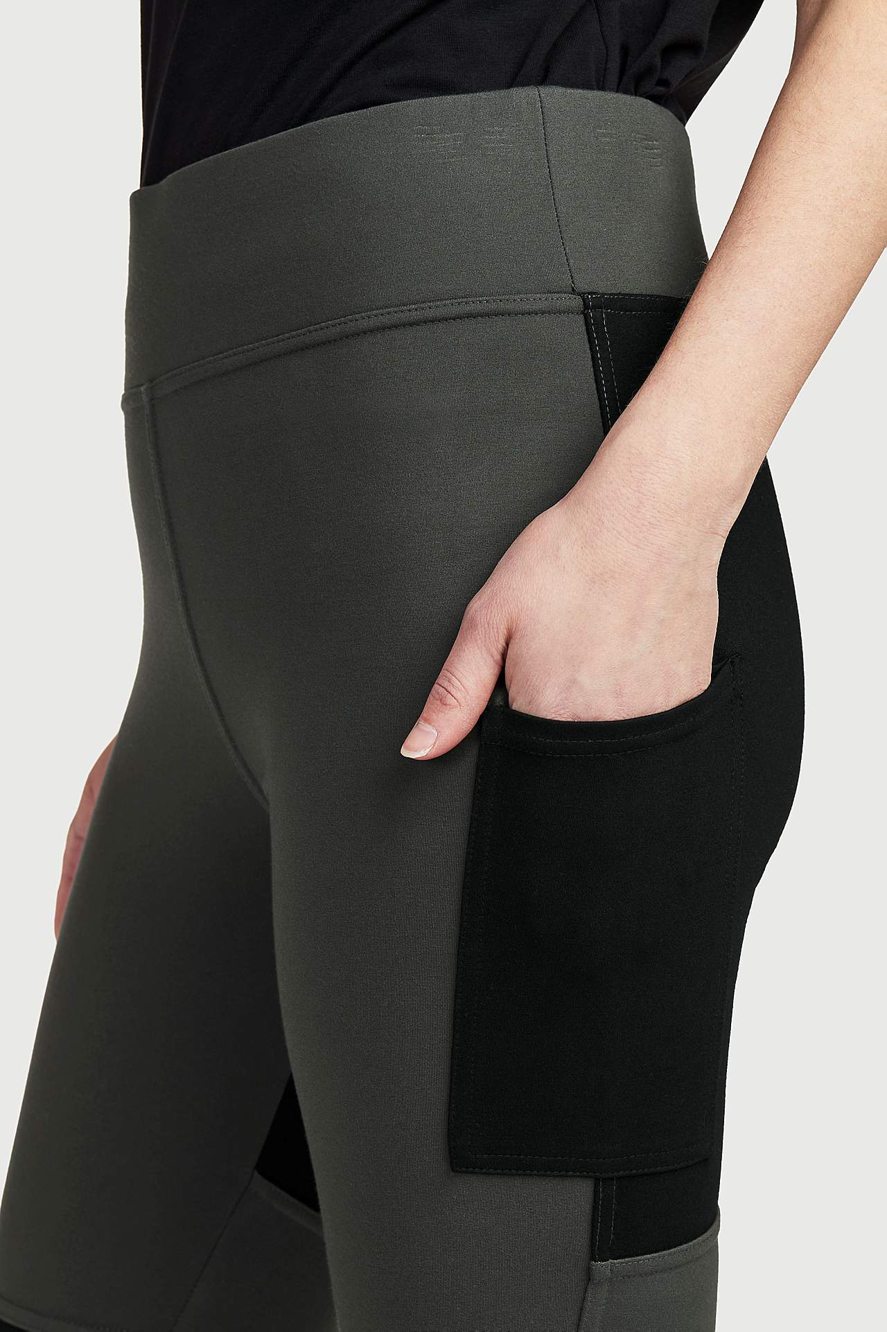 Leggingsit sivutaskuilla