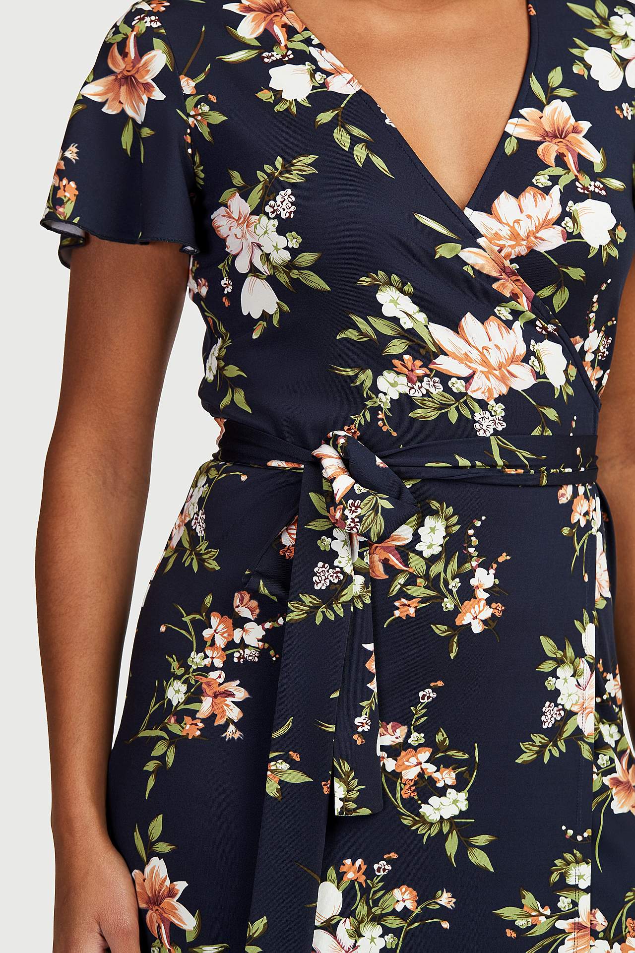 Kuviollinen kietaisumekko trikoosta