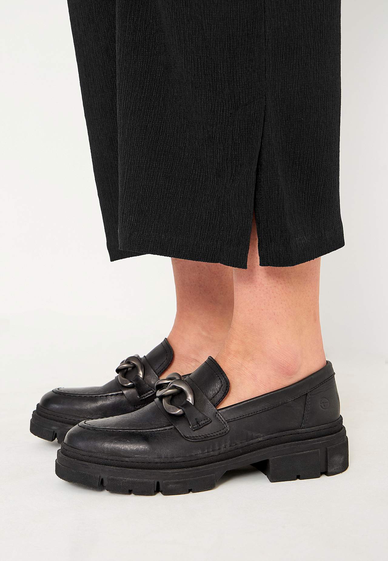 Trikoohousut rakennekuviolla