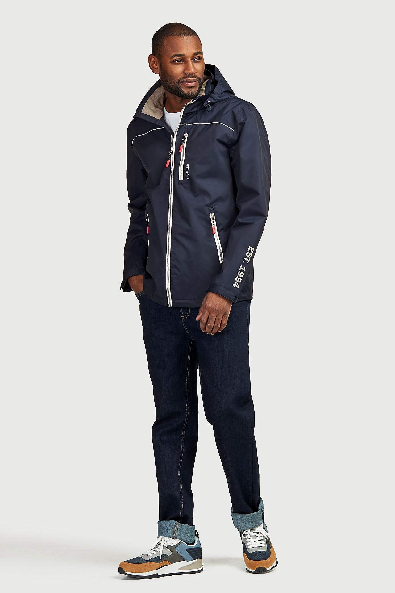 Tuulenpitävä ja vettähylkivä takki