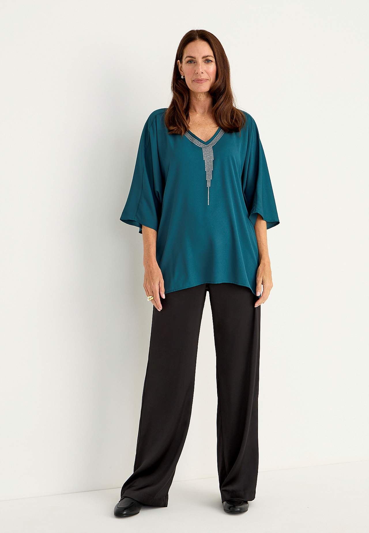 Juhlapaitapusero niittiyksityiskohdilla