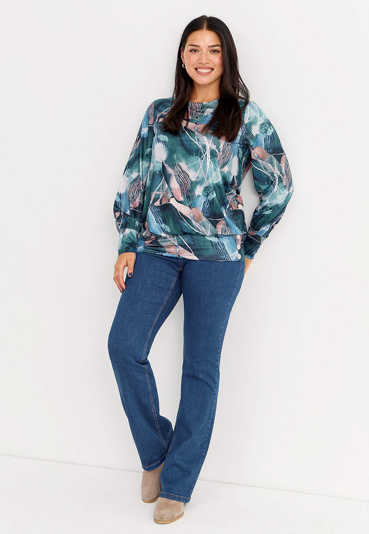 Kuvioitu trikootoppi nappikoristeella