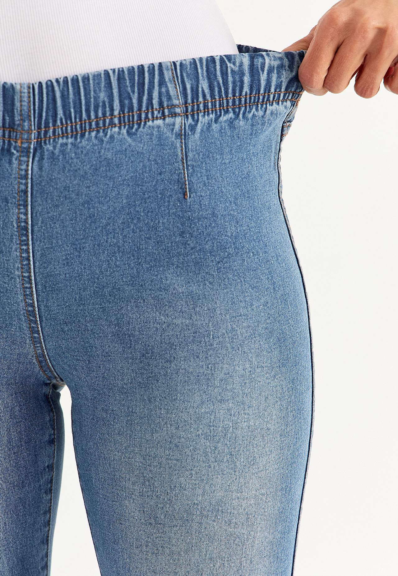 Jeggingsit skinny-lahkeella