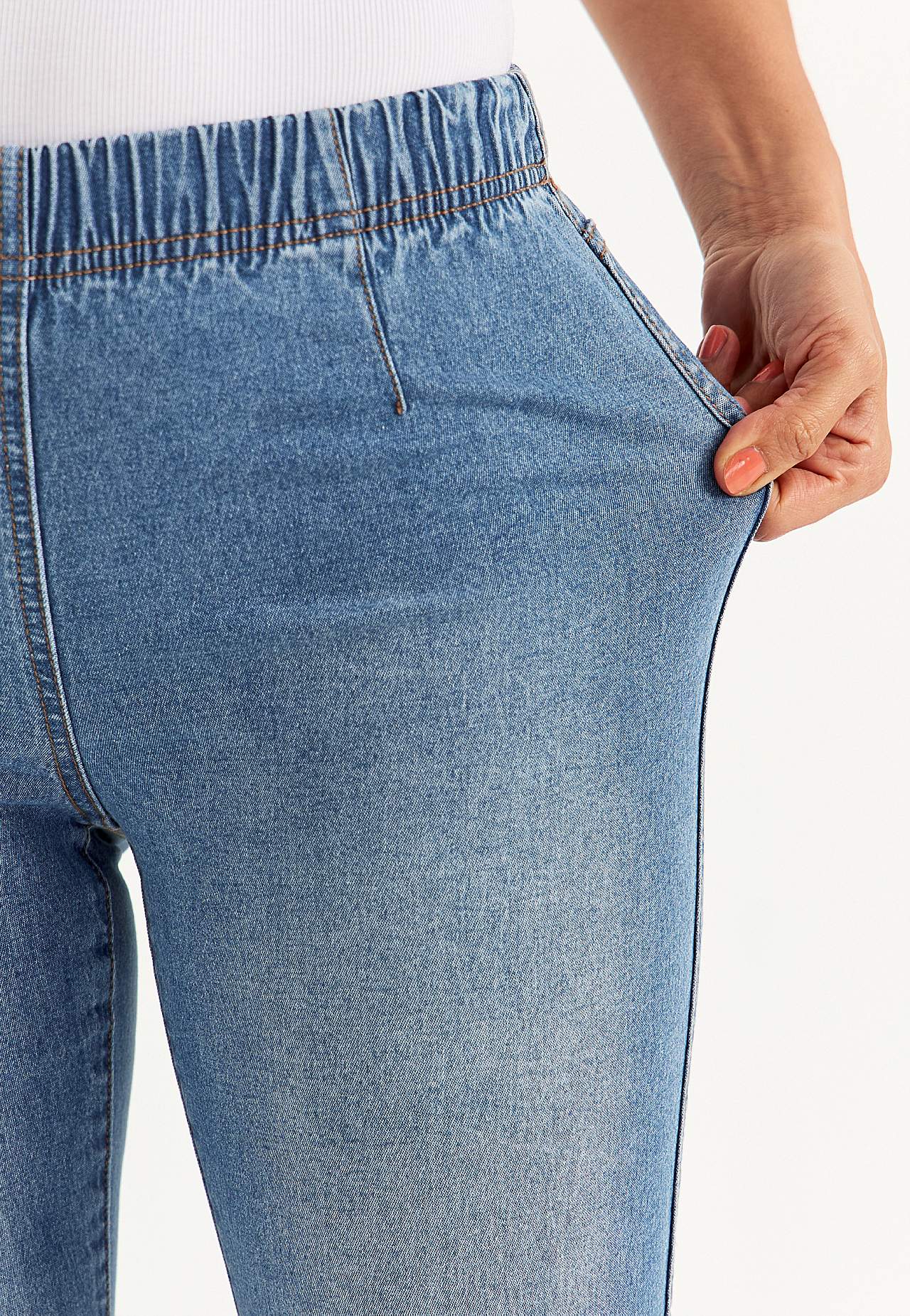 Jeggingsit skinny-lahkeella