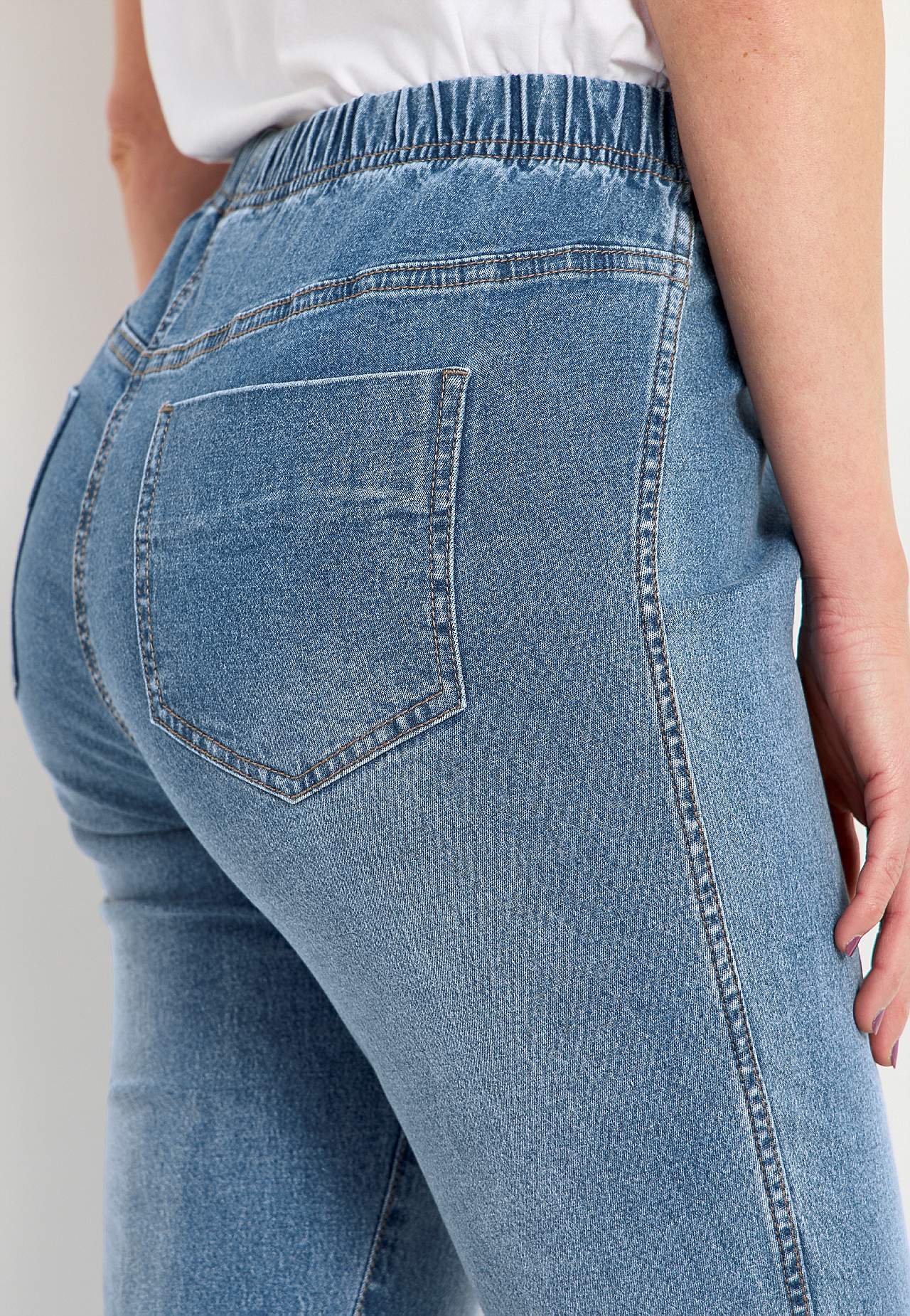 Jeggingsit skinny-lahkeella